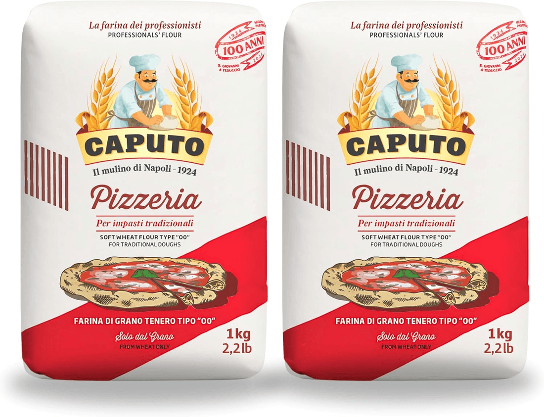 Dos bolsas blancas y rojas de harina Caputo Pizzeria